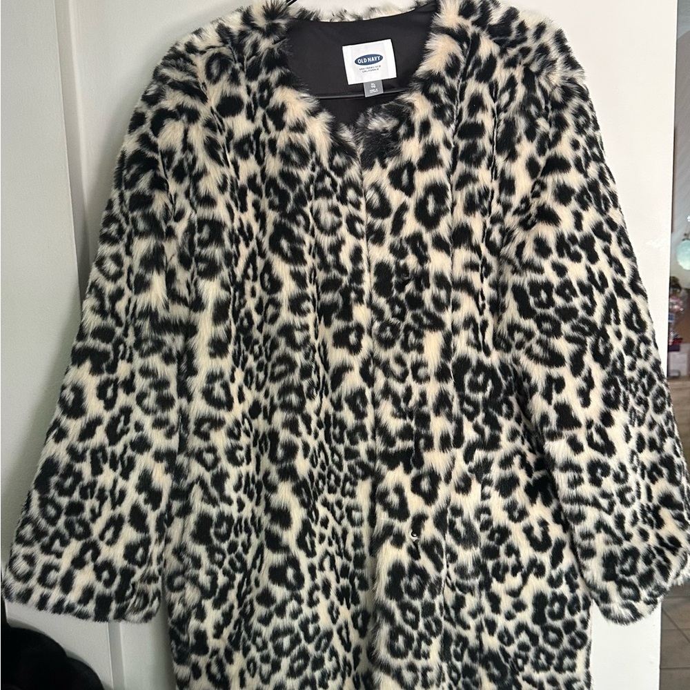 Old Navy Women's Faux Fur Leopard Print Coat XL Never Worn